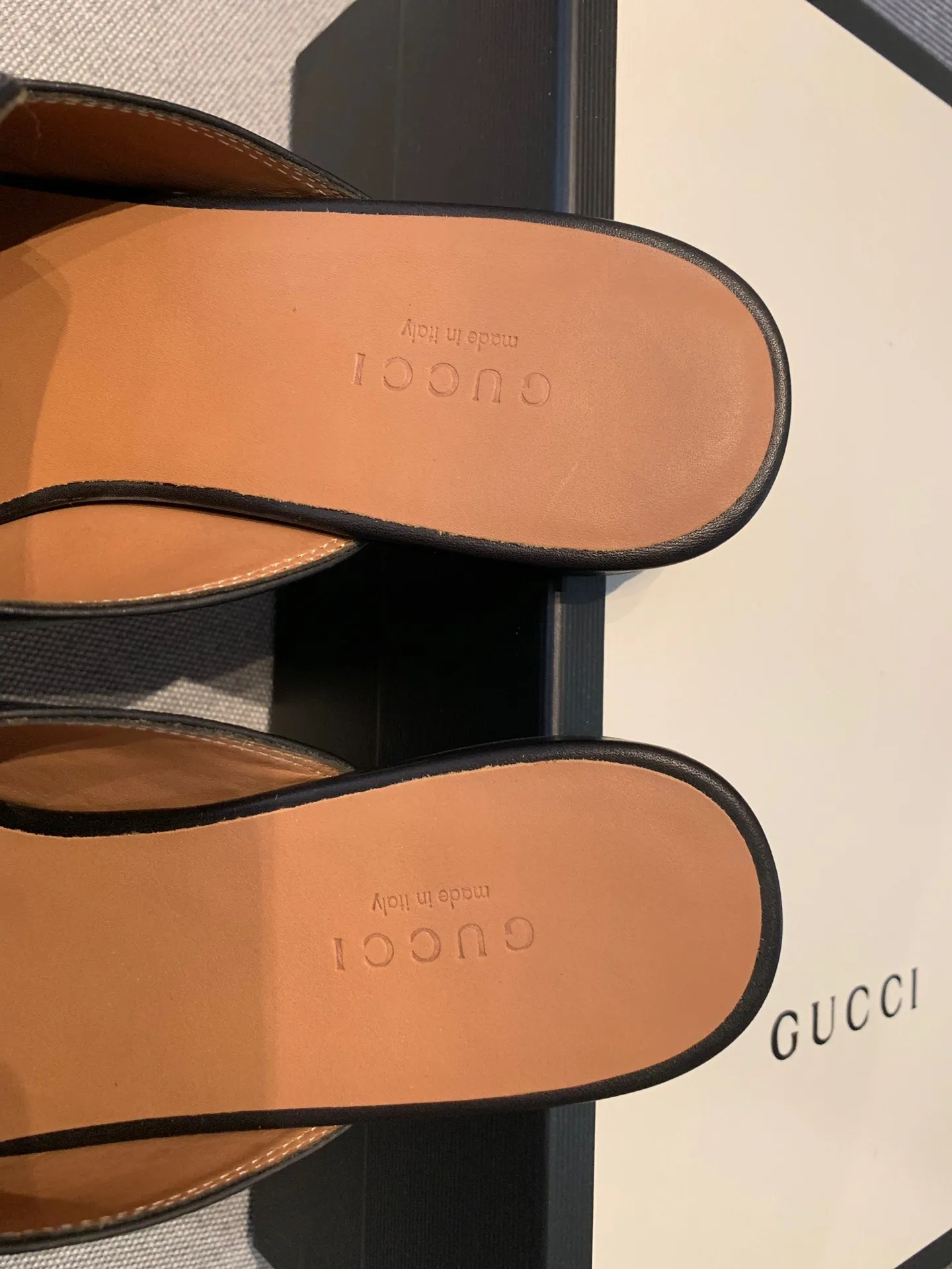 👟👟Ex-factory price 360👟👟 Women's Shoes Women's Clothing Gucci's classic evergreen horsebit half-drags, the quality of our G series is known to all customers who have tried it. The black upper is made of original imported calfskin, the lining is water-dyed cowhide, and the outsole is imported Italian grade A leather! Pure copper horsebit! The shape of the last is completely comparable to the original product, and the workmanship details are perfect. Welcome to compare🆚 35-40 regular size, 40 customized,